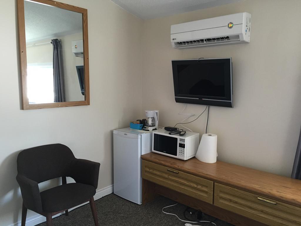 Airport Inn Фредериктън Стая снимка
