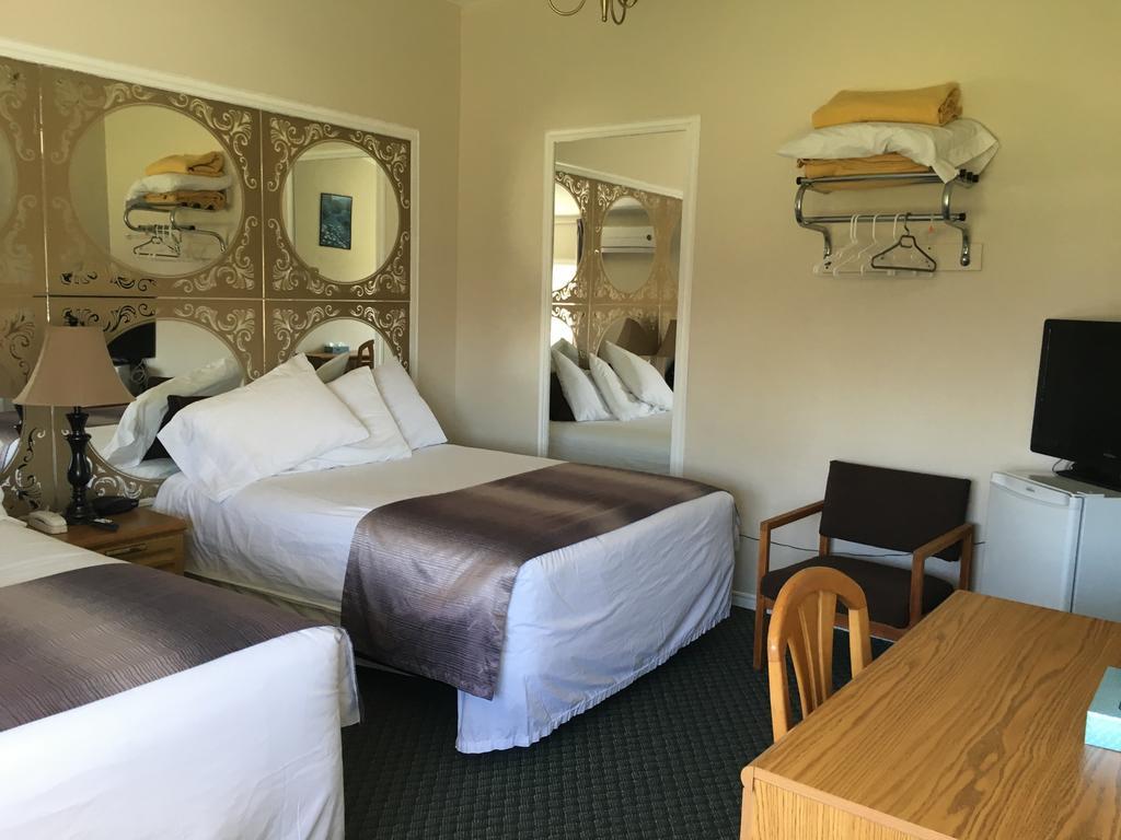 Airport Inn Фредериктън Екстериор снимка