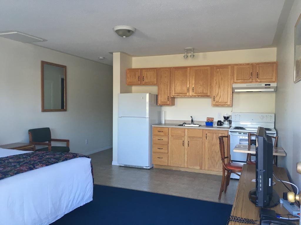 Airport Inn Фредериктън Екстериор снимка